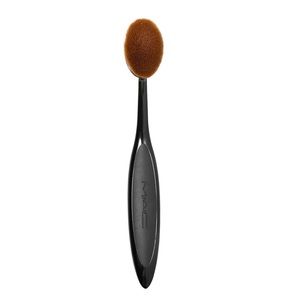 MAC Cosmetics Makeup - MAC Oval 6 Brush MAC Cosmetics Makeup - MAC Oval 6 Brush